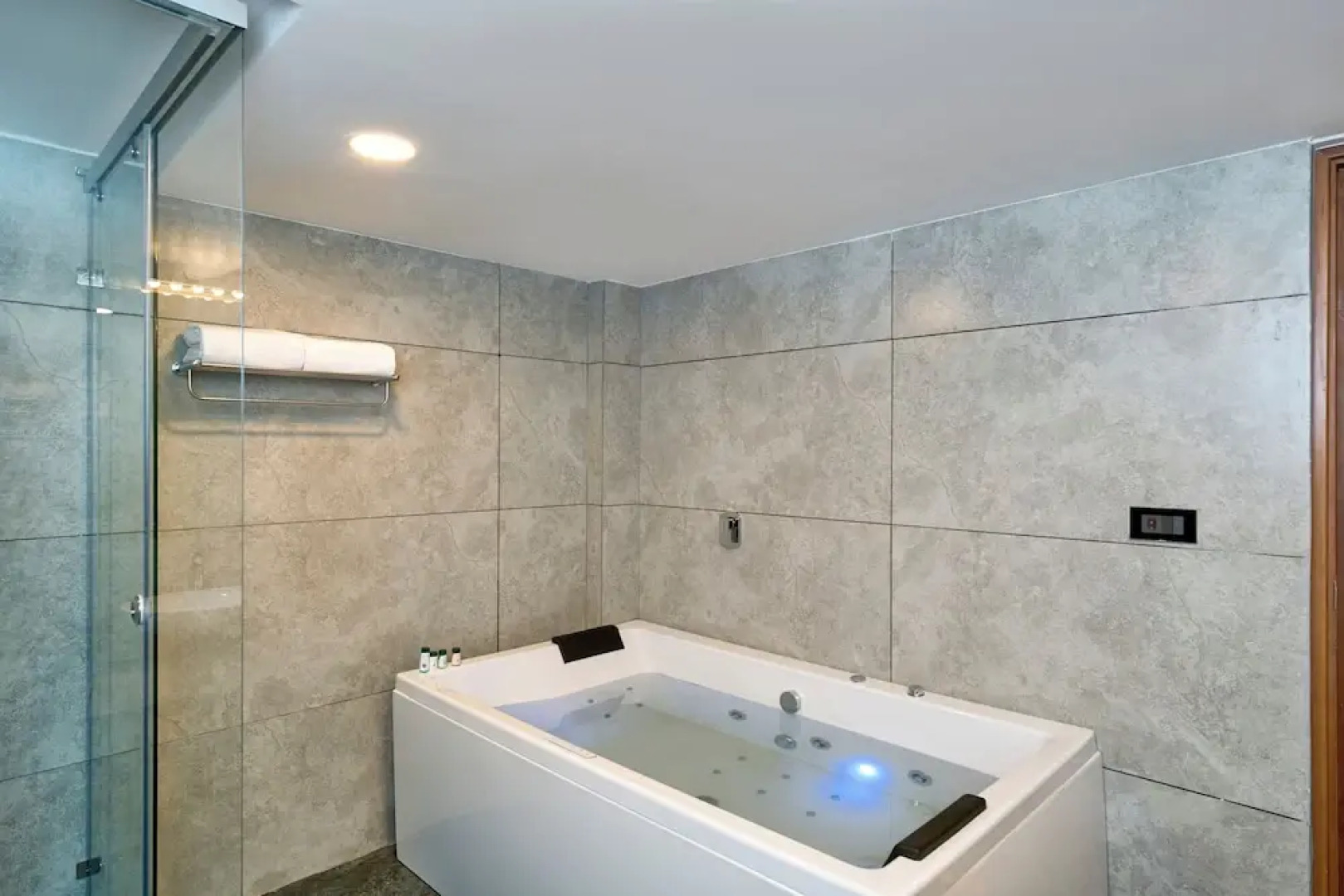 Serene Horizon Resort