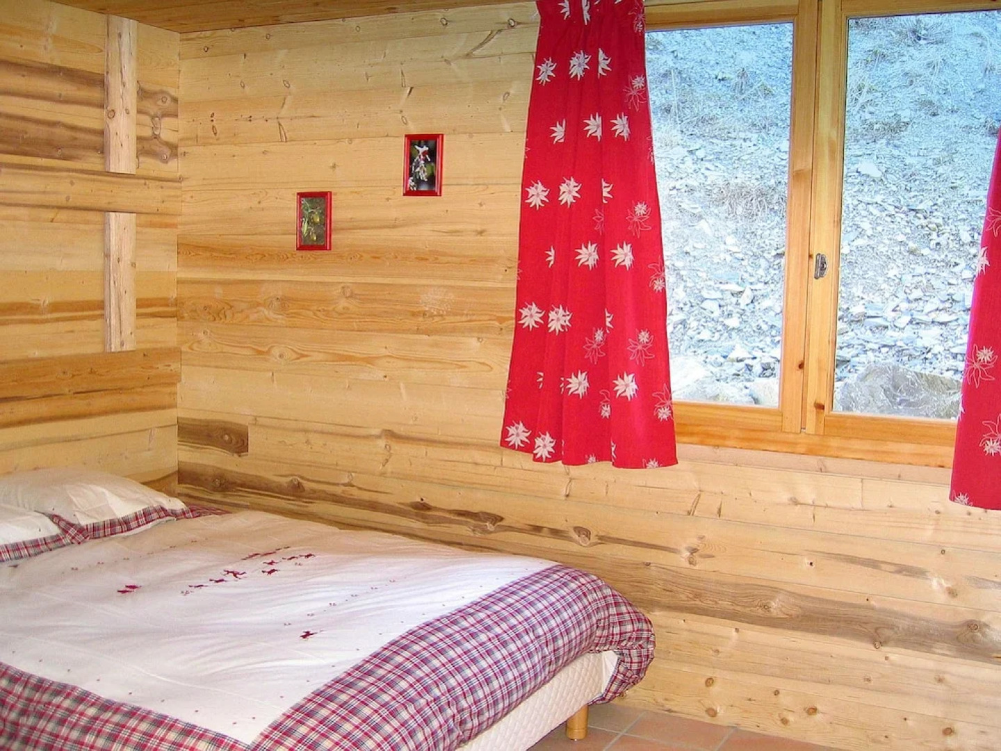 New and Modern Chalet Just 350 m From the ski Lifts