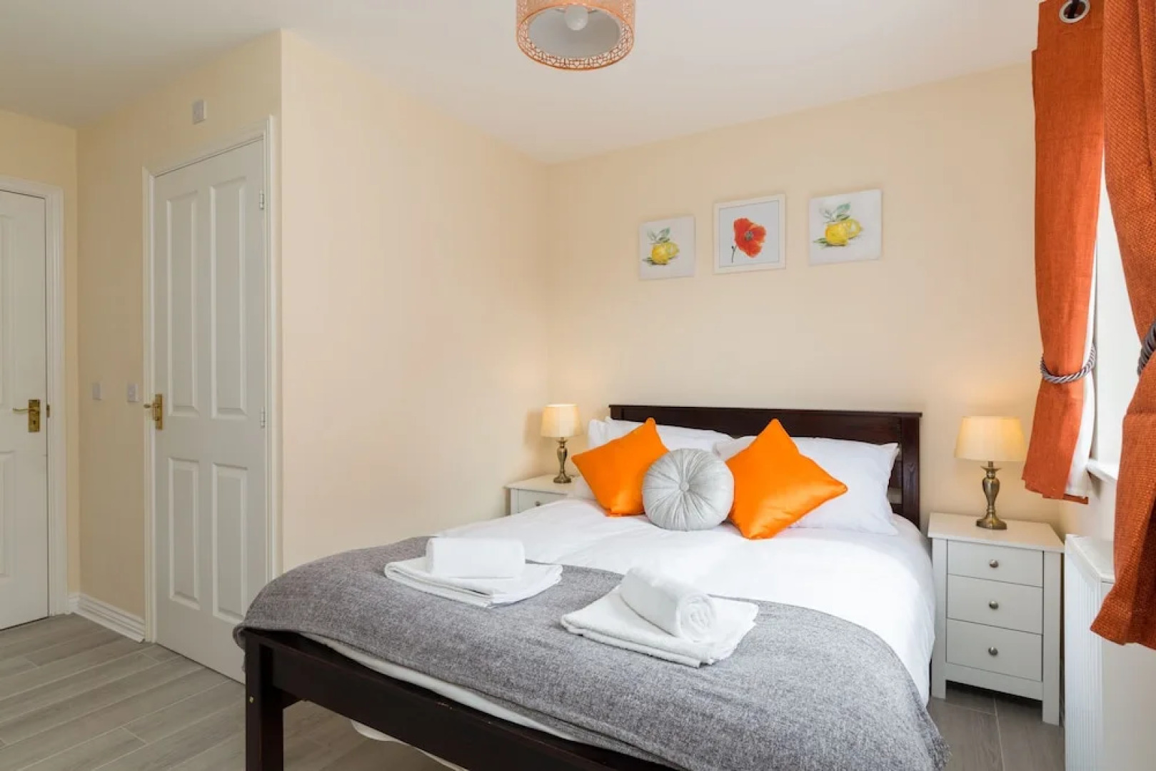 Luxury Two Bed Apartment With Parking - Wolverhampton