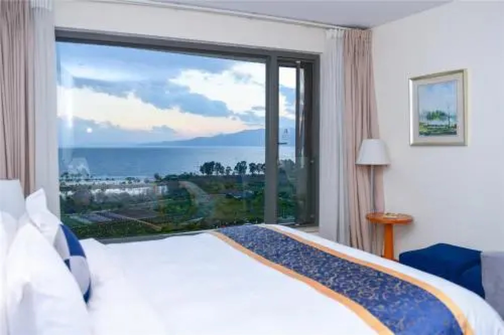 Fuxian Lake Junlin Holiday Hotel