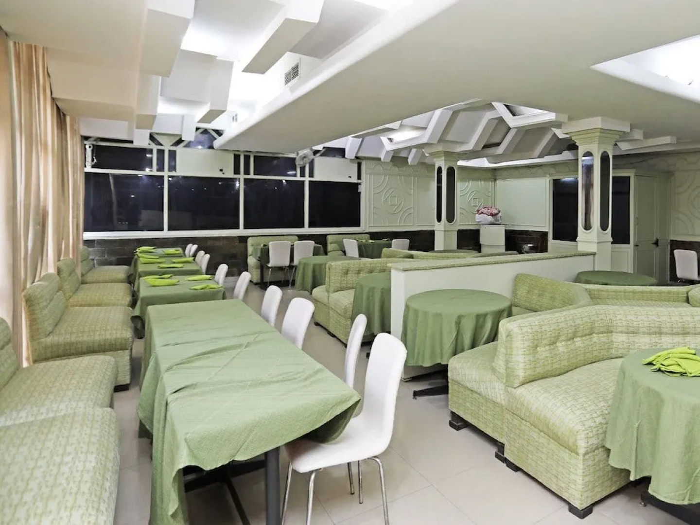 Collection O 29566 Hotel Mid Town