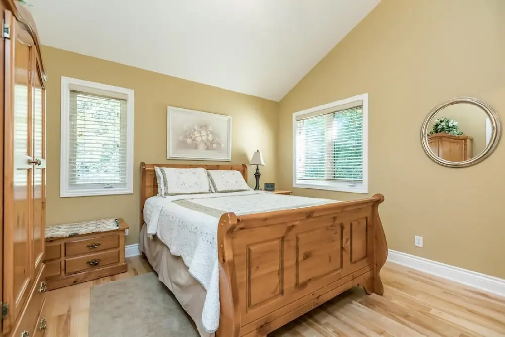 Stewart Lake Retreat A Gorgeous Beachfront Lakehouse With all the Bells & Whistles!