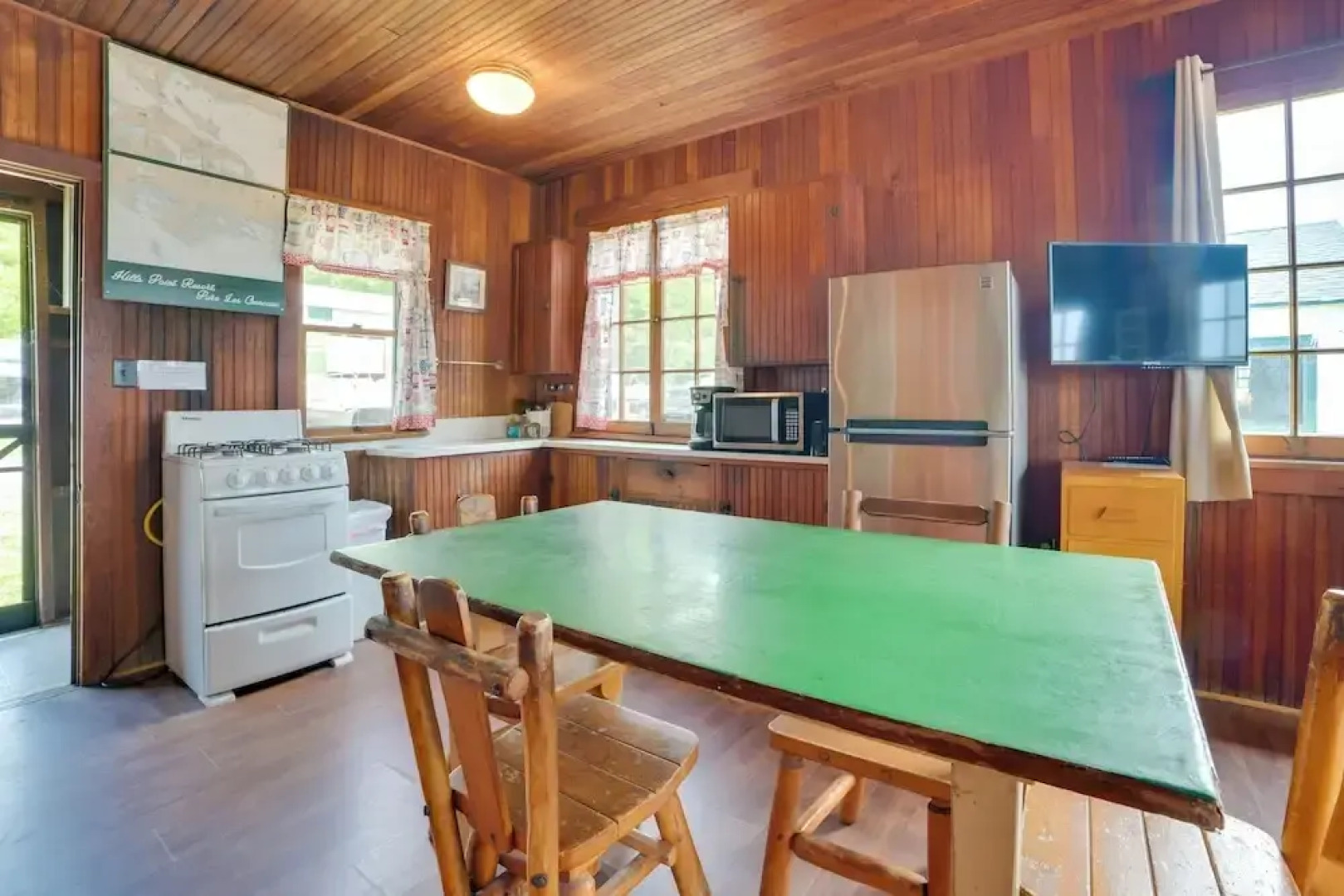 Les Cheneaux Islands Cabin 4 w/ Deck: Pet Friendly