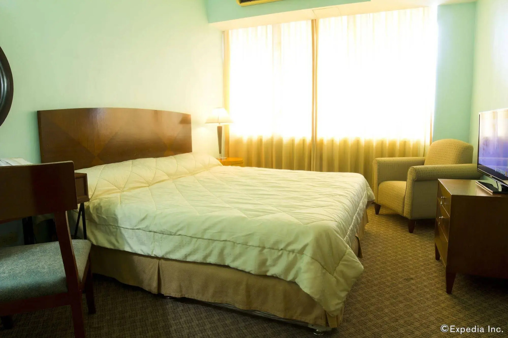 The Pearl Manila Hotel