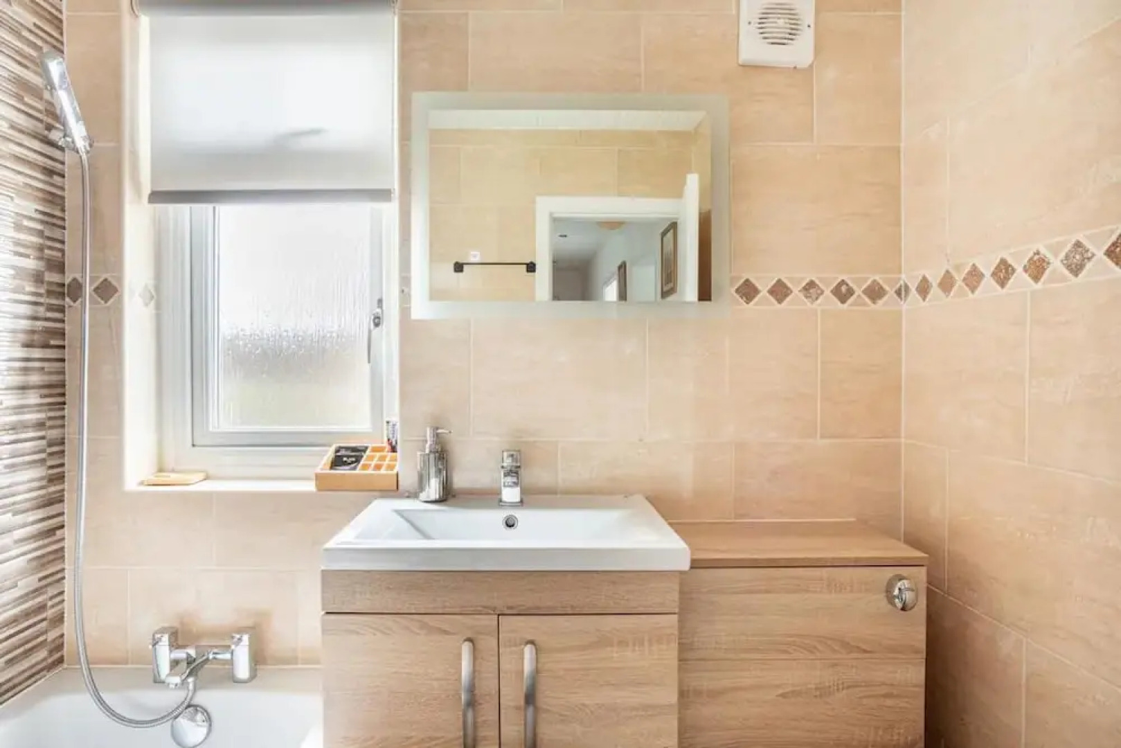 Captivating 2-bed House in Hamilton With Jacuzzi