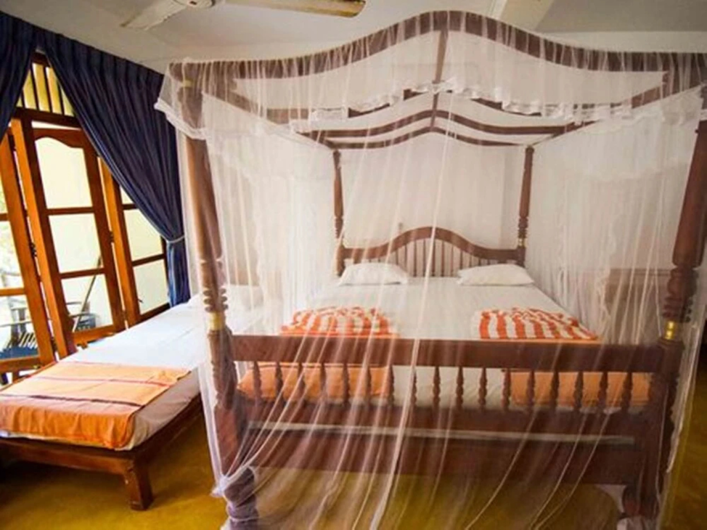 Yoho Green Garden Cabanas