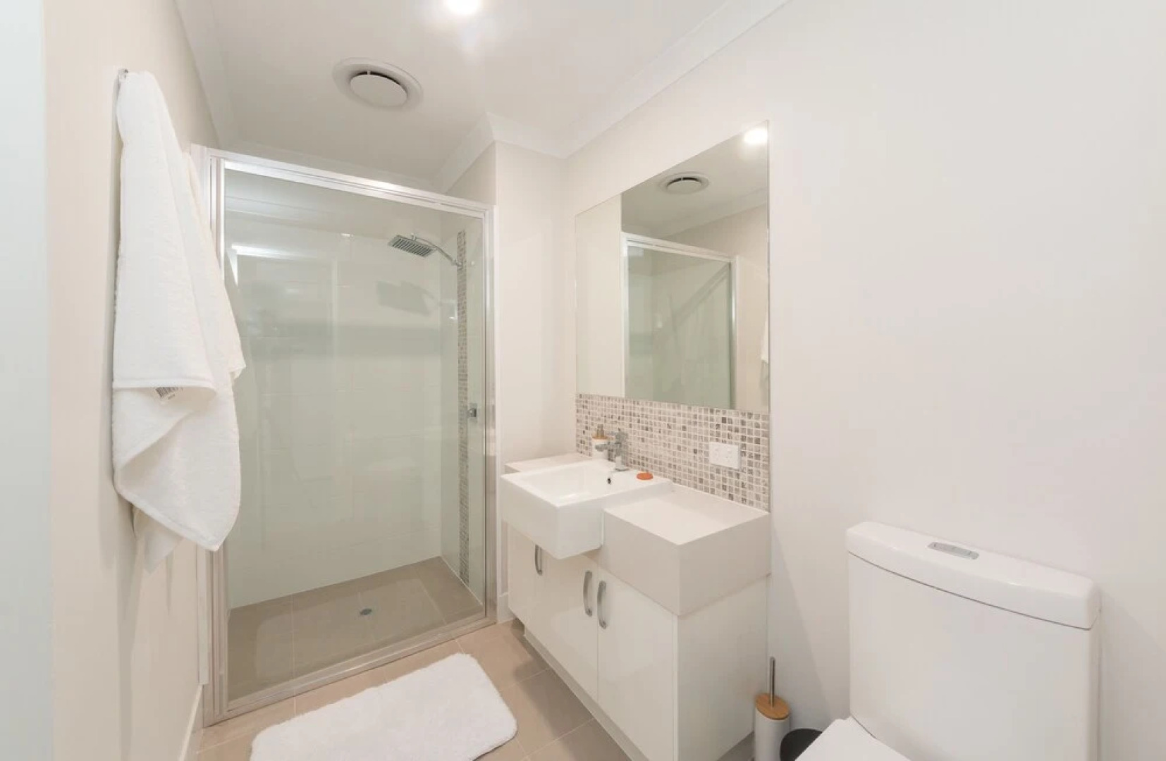 Lakeview Apartment Suite 17