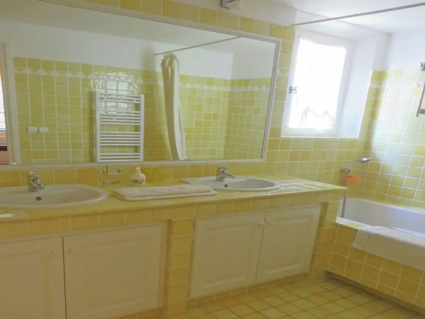 Plush Villa in Saint Tropez with Artistic Interiors & Pool