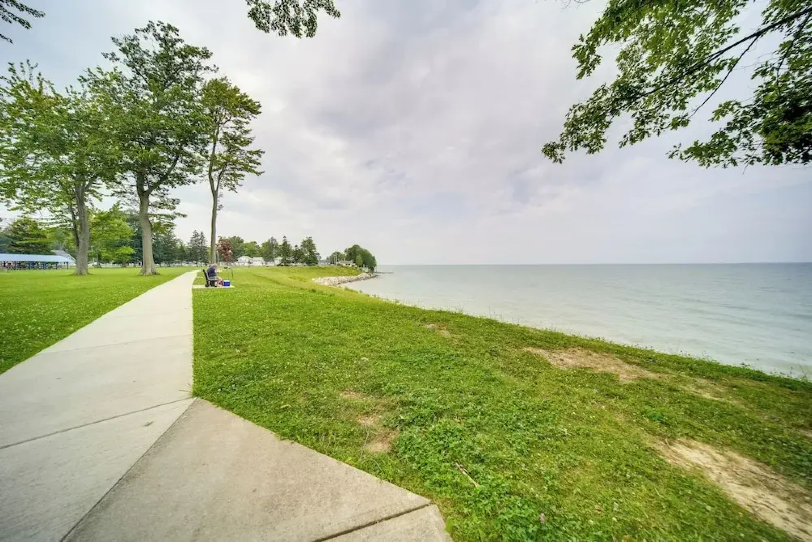 Pet-friendly Lake Erie Cottage - Walk to the Water