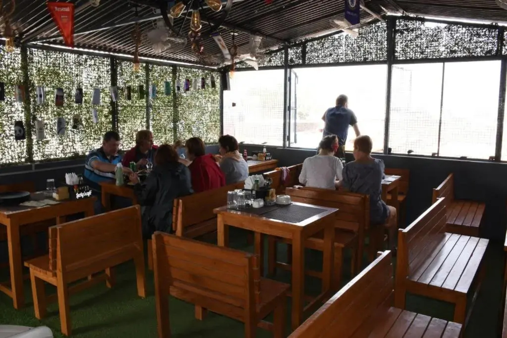 Lucky Restaurant And Guest House