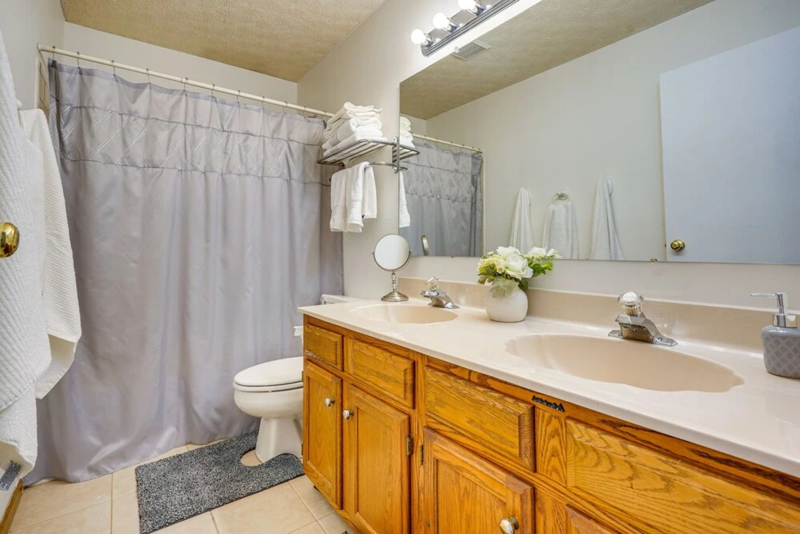 Spacious Home w/ Deck - 9 Mi to Downtown Columbus