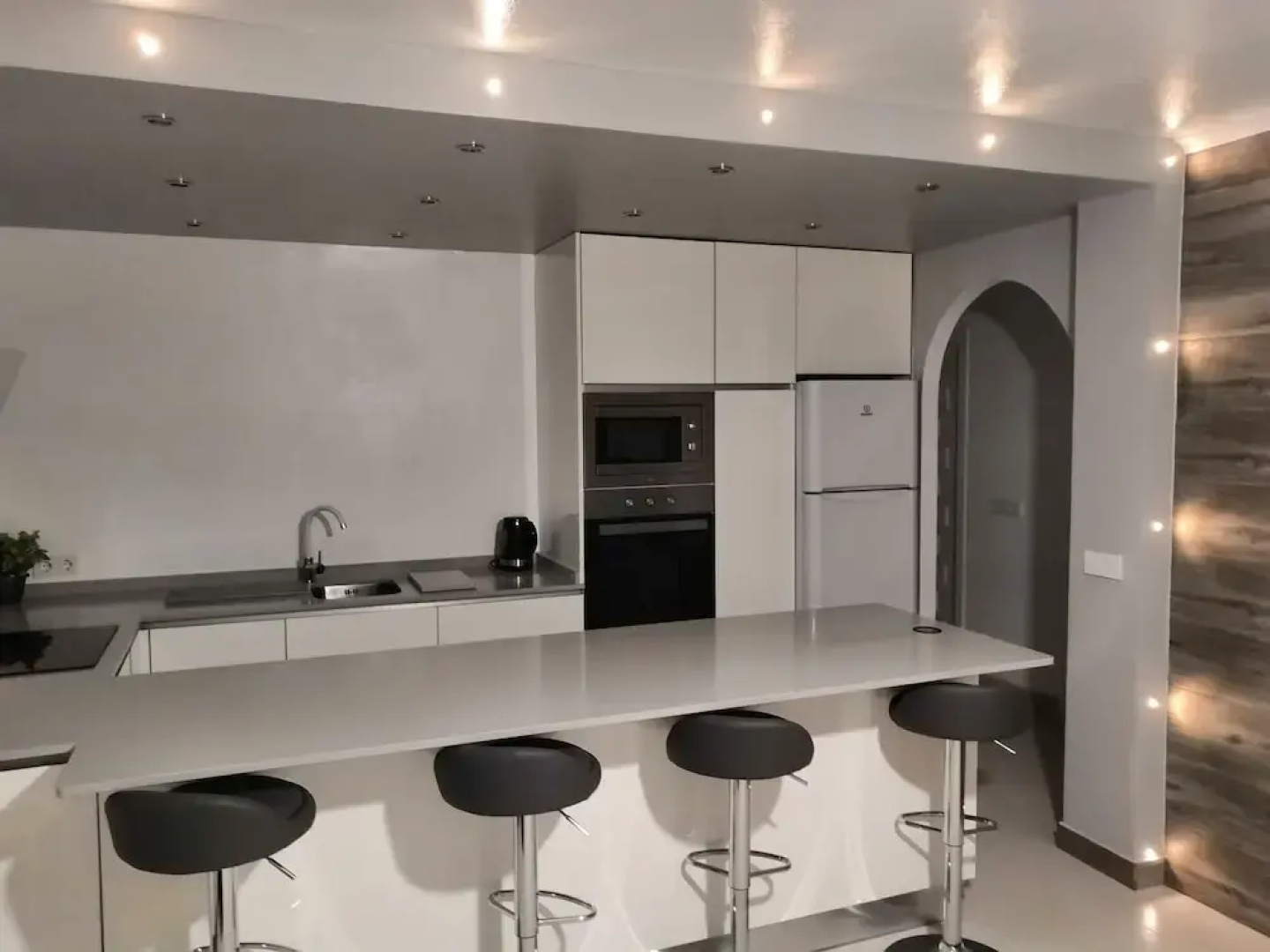 Modern Refurbished Bungalow, Communial Poolwifi