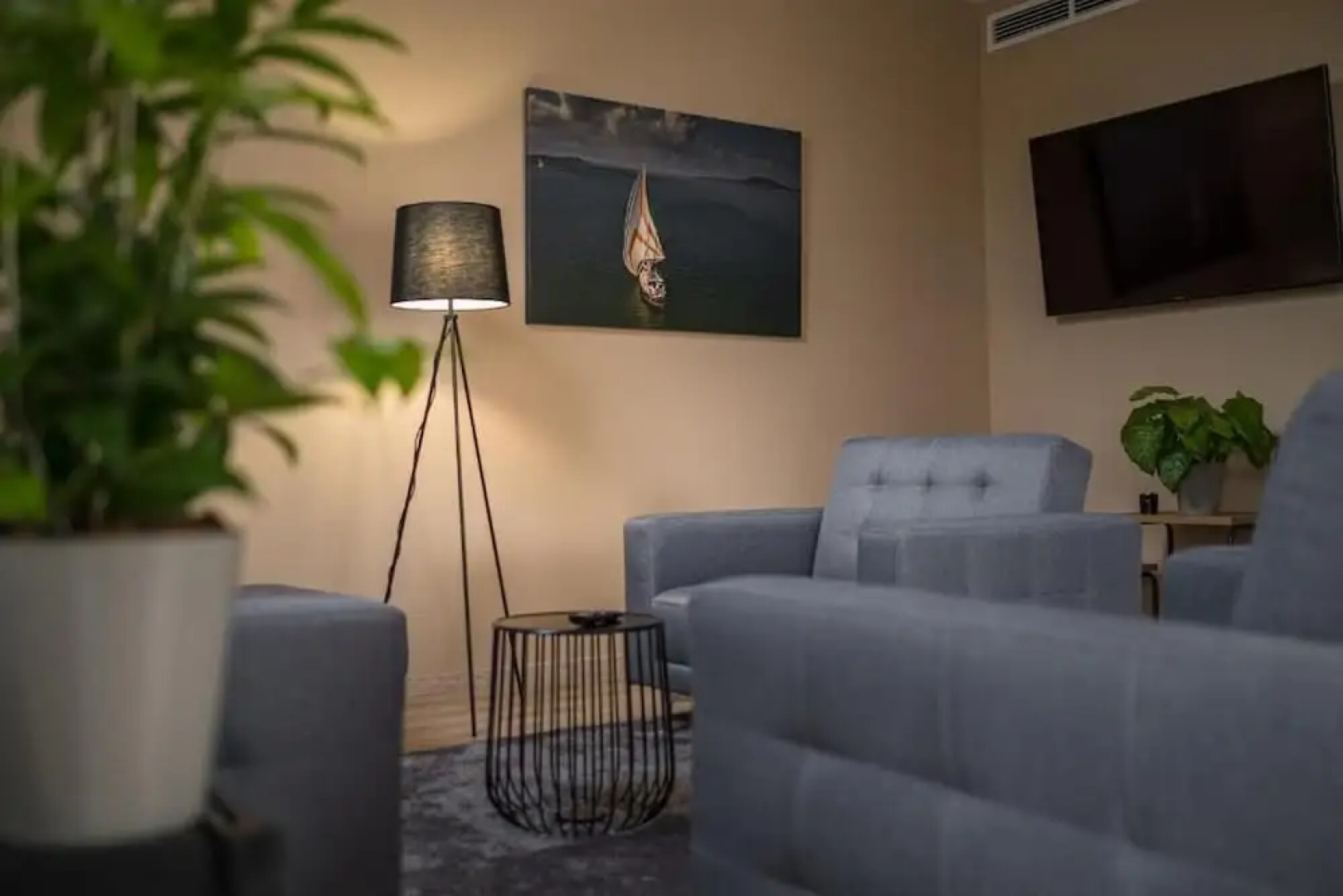 Kistücsök Food & Room