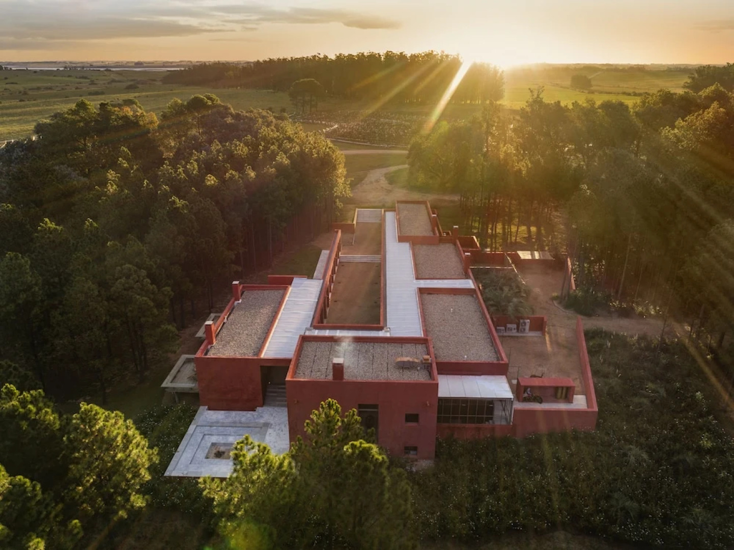 LUZ Culinary Wine Lodge