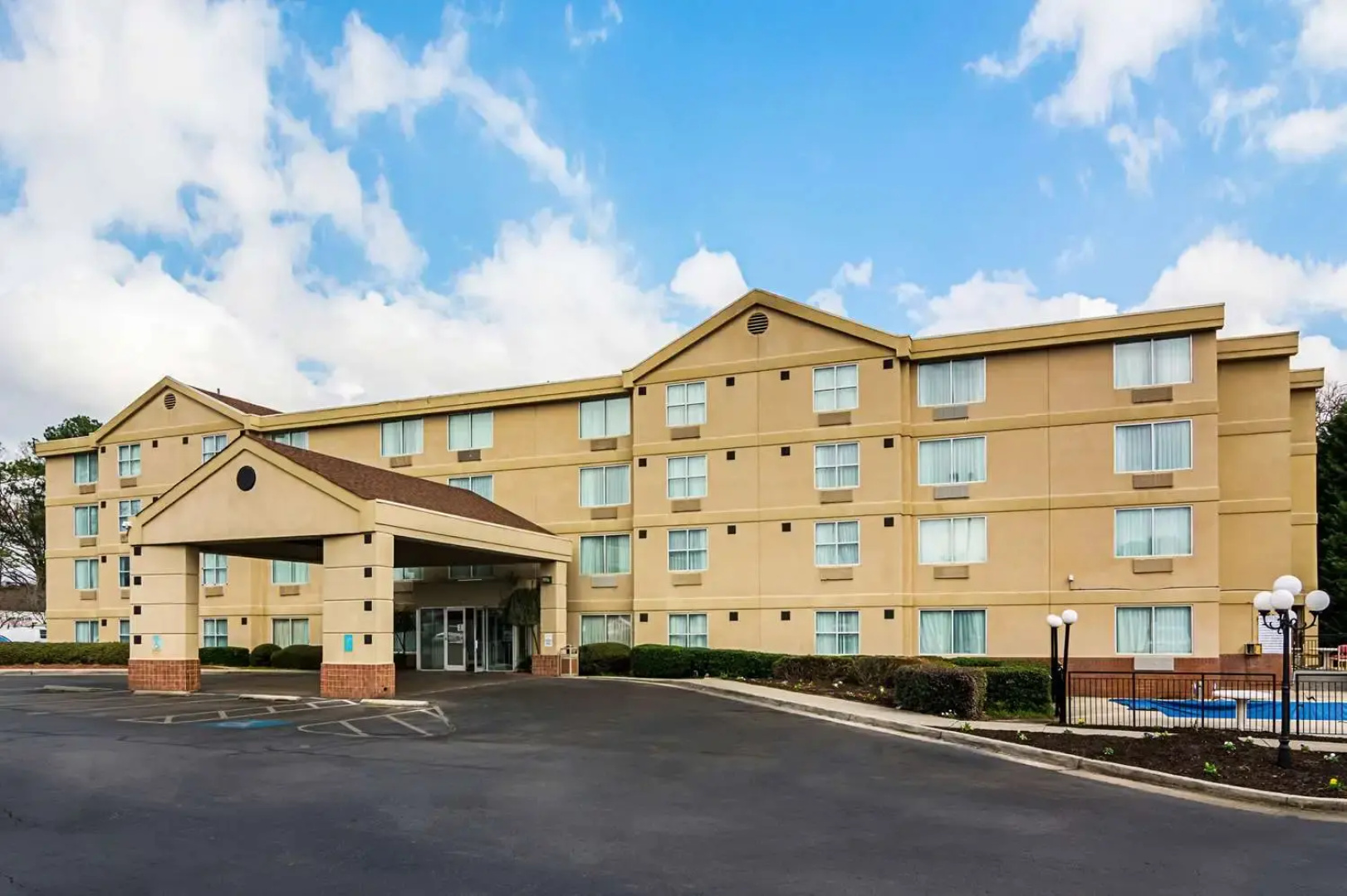 Quality Suites Atlanta Airport East