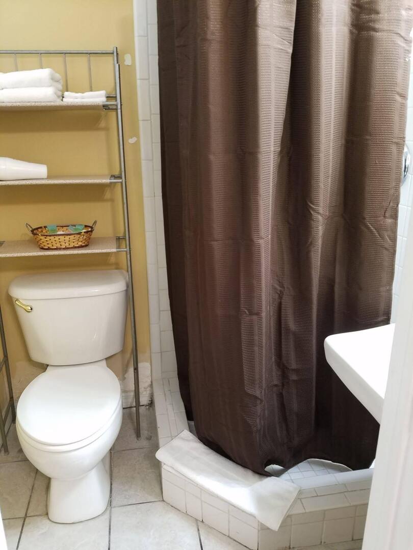 Lakeside Inn and Cafe