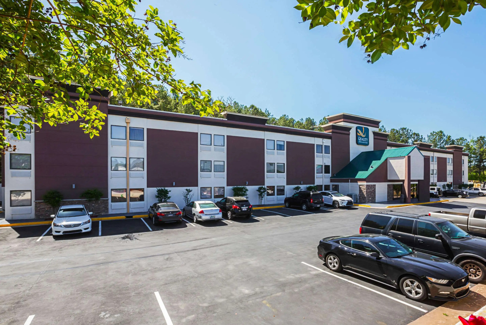 Quality Inn & Suites near Six Flags East