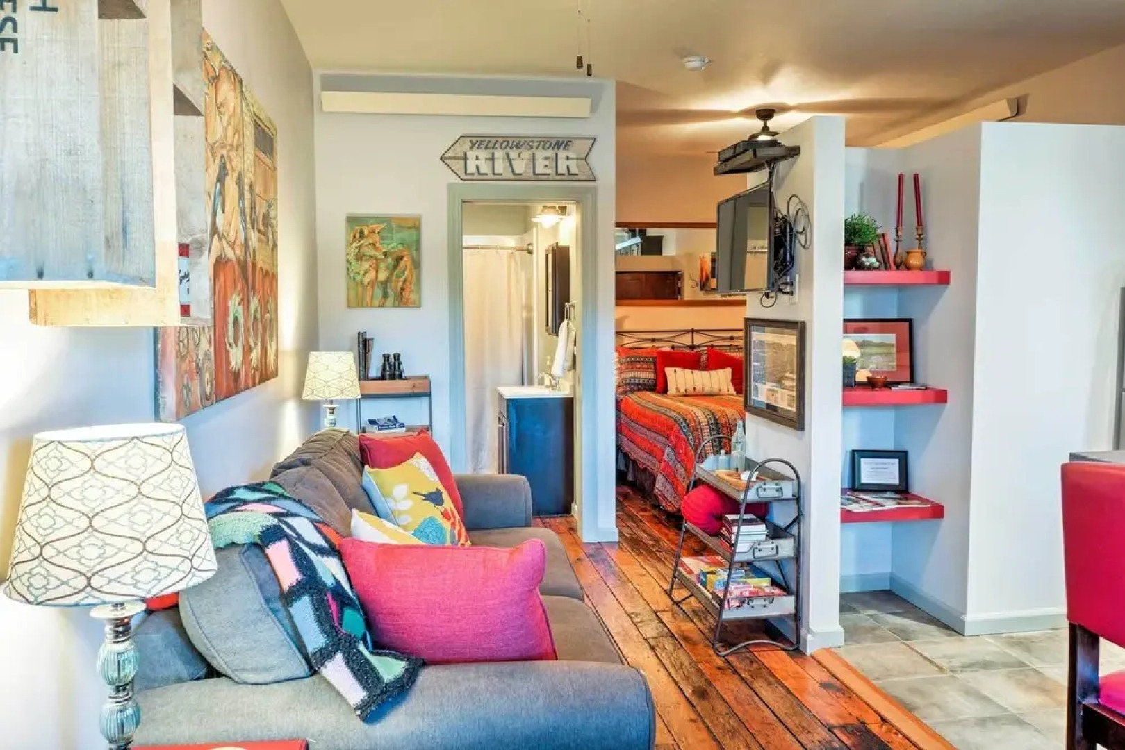 Walkable Studio Apartment in Downtown Livingston!