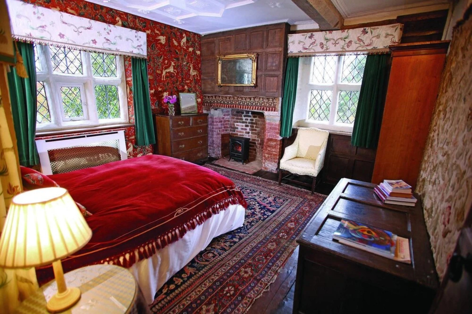 Luxurious hideaway for four in one of the finest Elizabethan gatehouse