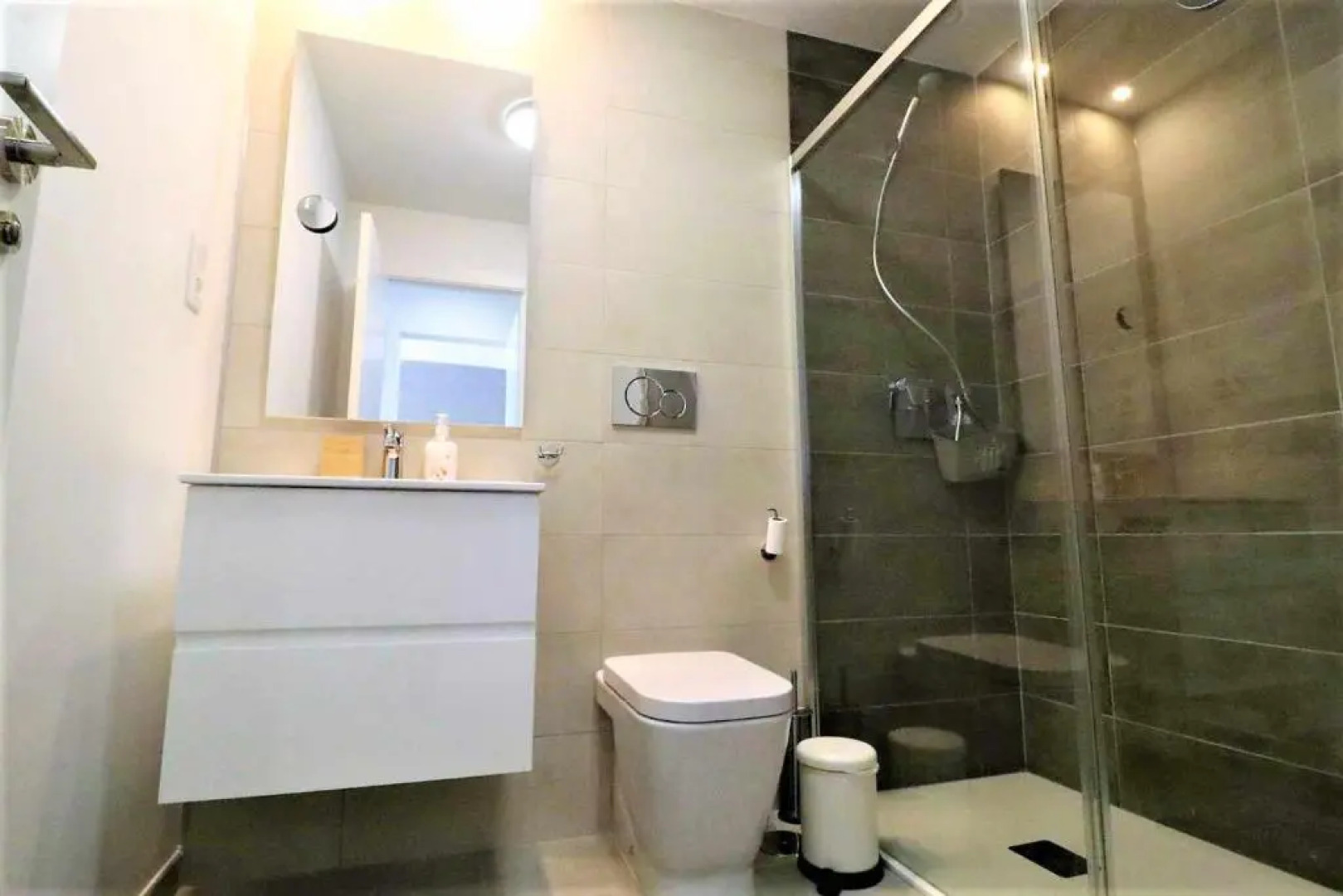 Casa de Femmie apartamento de lujo terraza jardín y piscina comunitaria