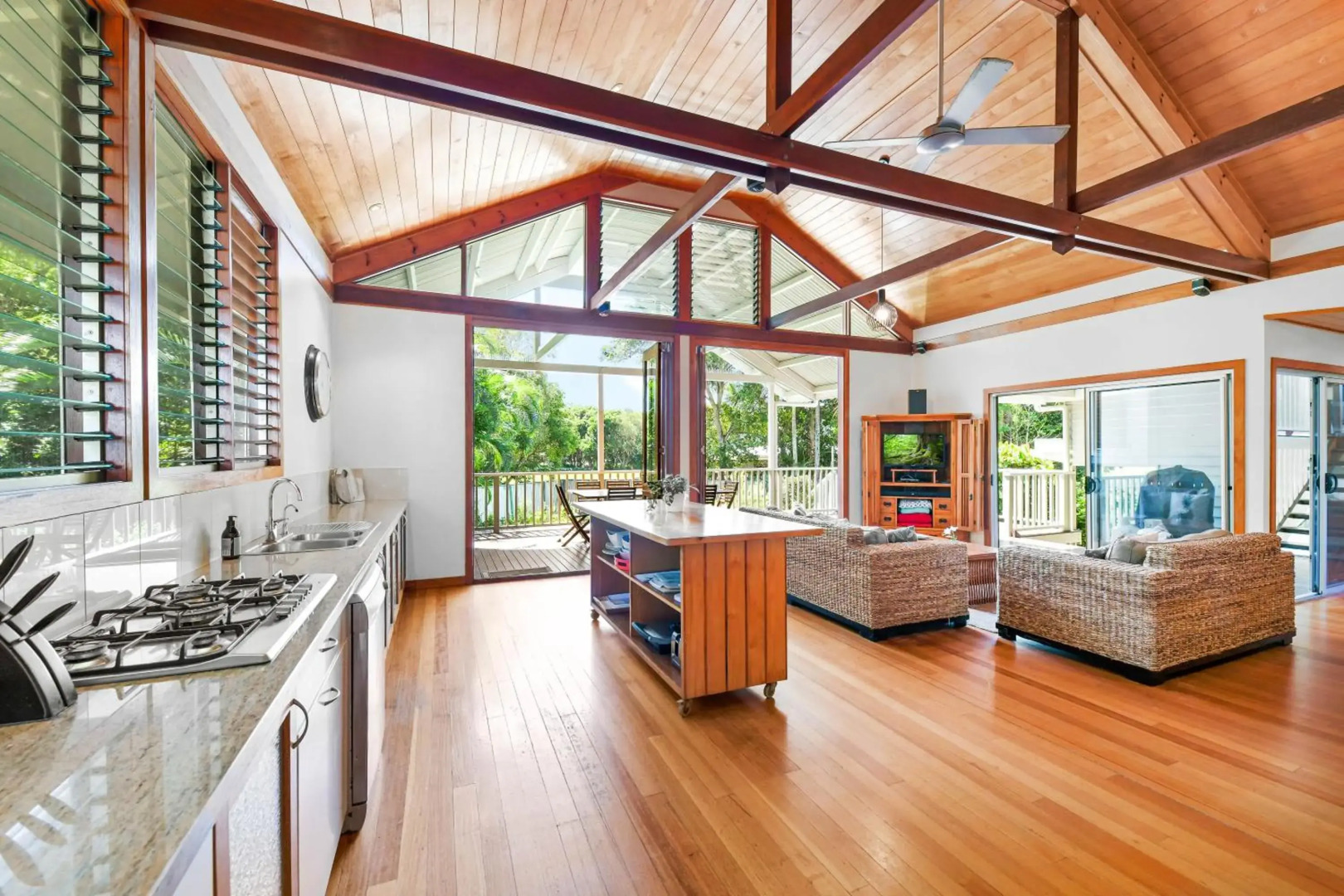 Serenity - Mudjimba - Pet Friendly Holiday Home