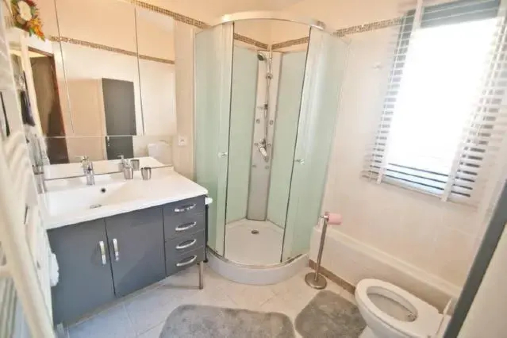 Studio climatisé tout équipé à 2.5 km des plages