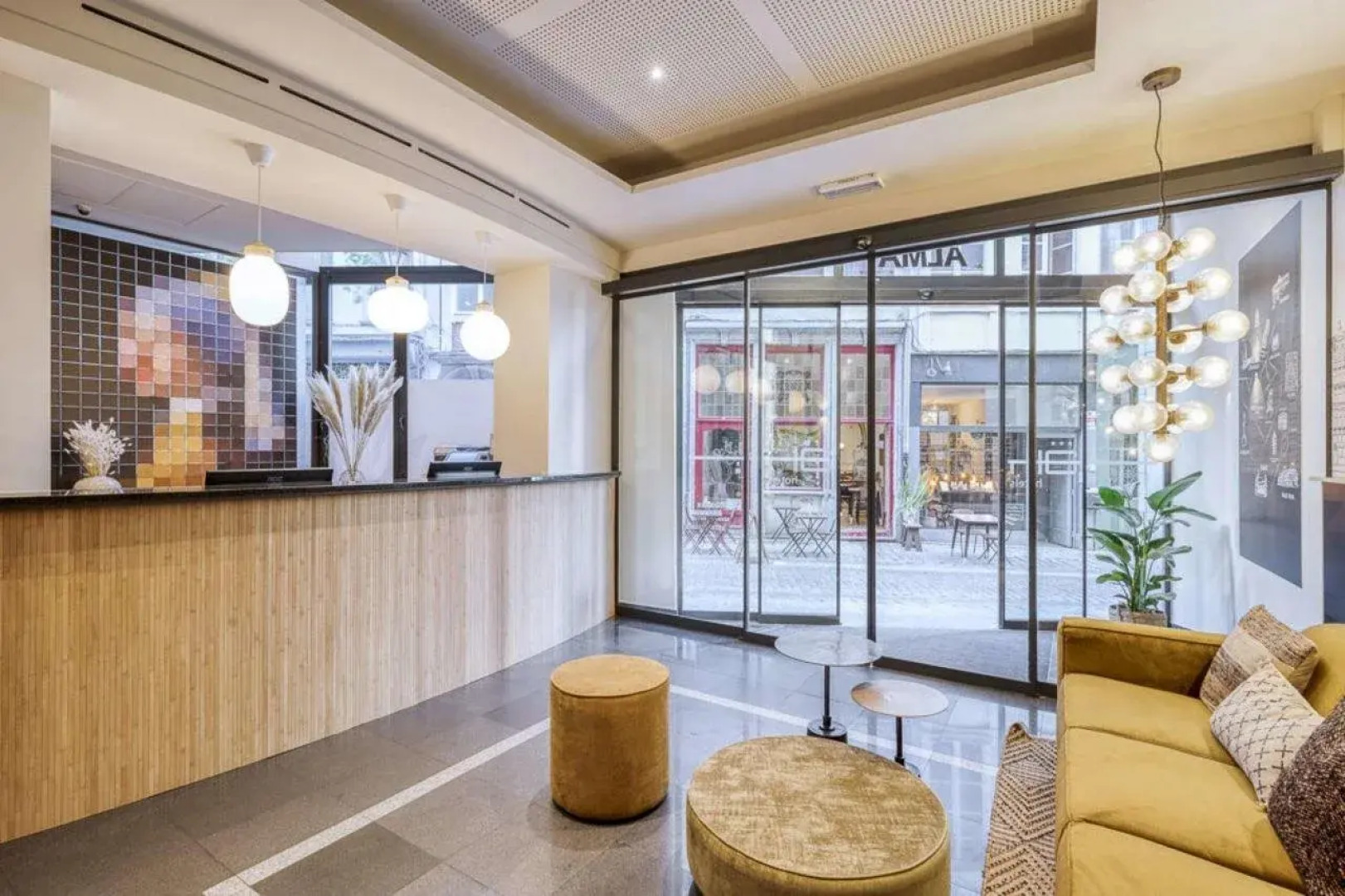 Alma Grand Place Hotel