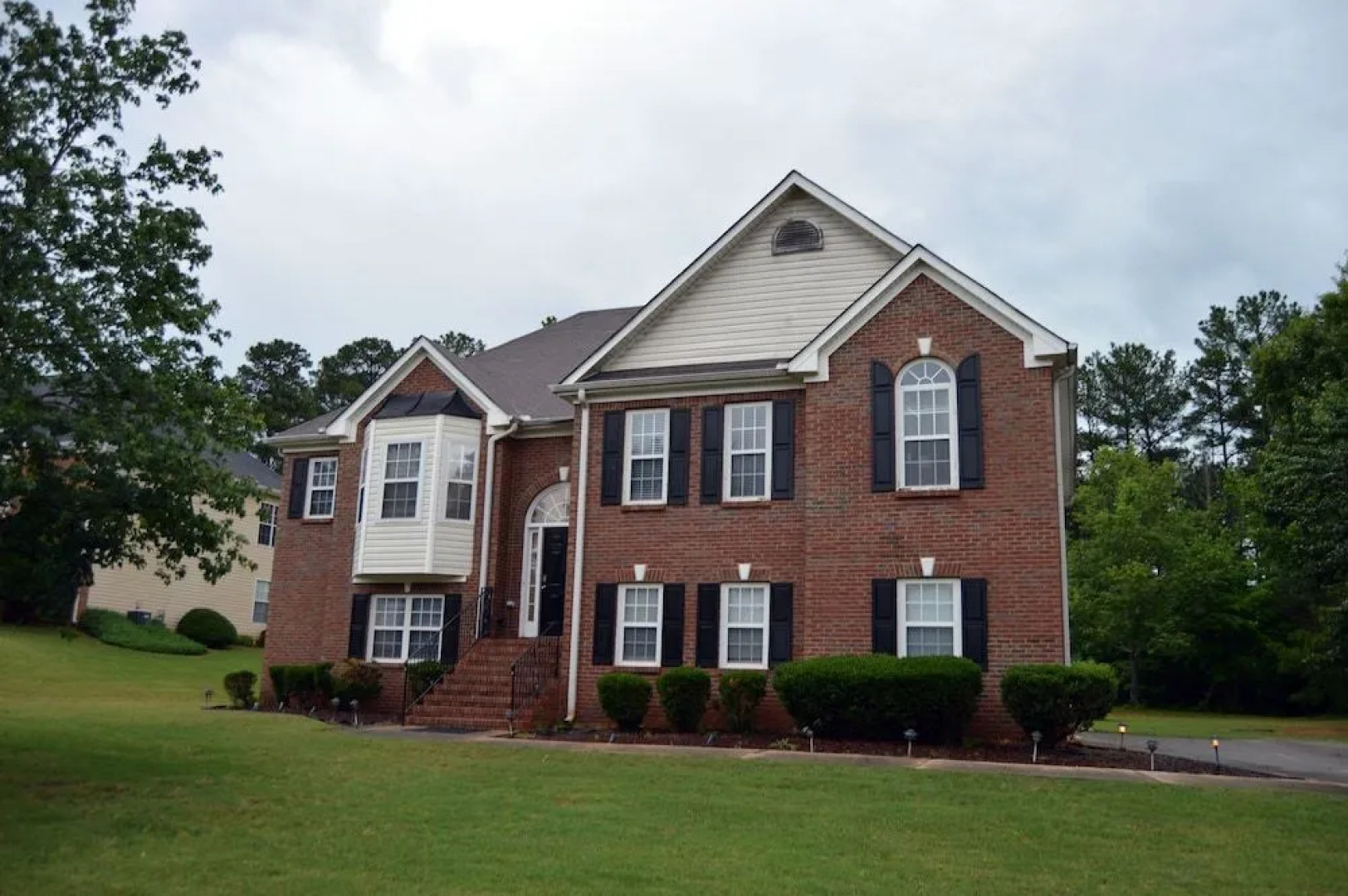 Opis Realty-Spacious Metro Atlanta Home