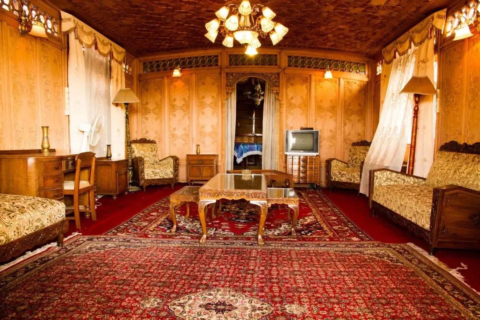 Kharpalace Group of House Boat