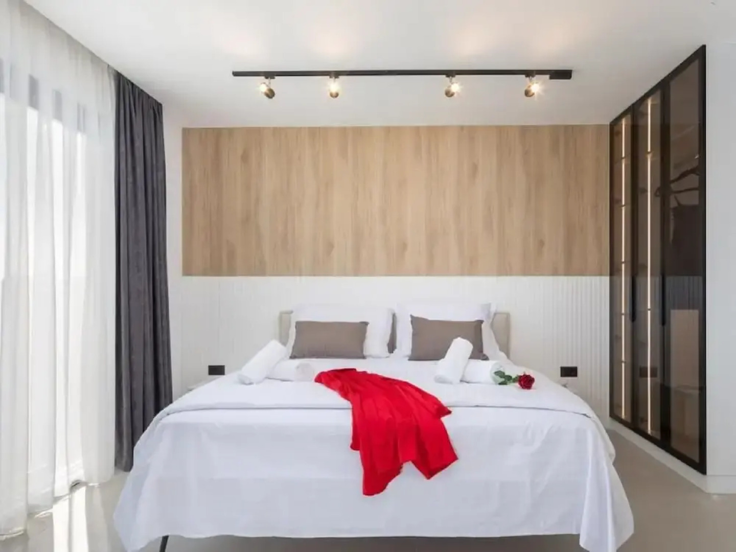 Luxury Villa With Swimming Pool and Sauna