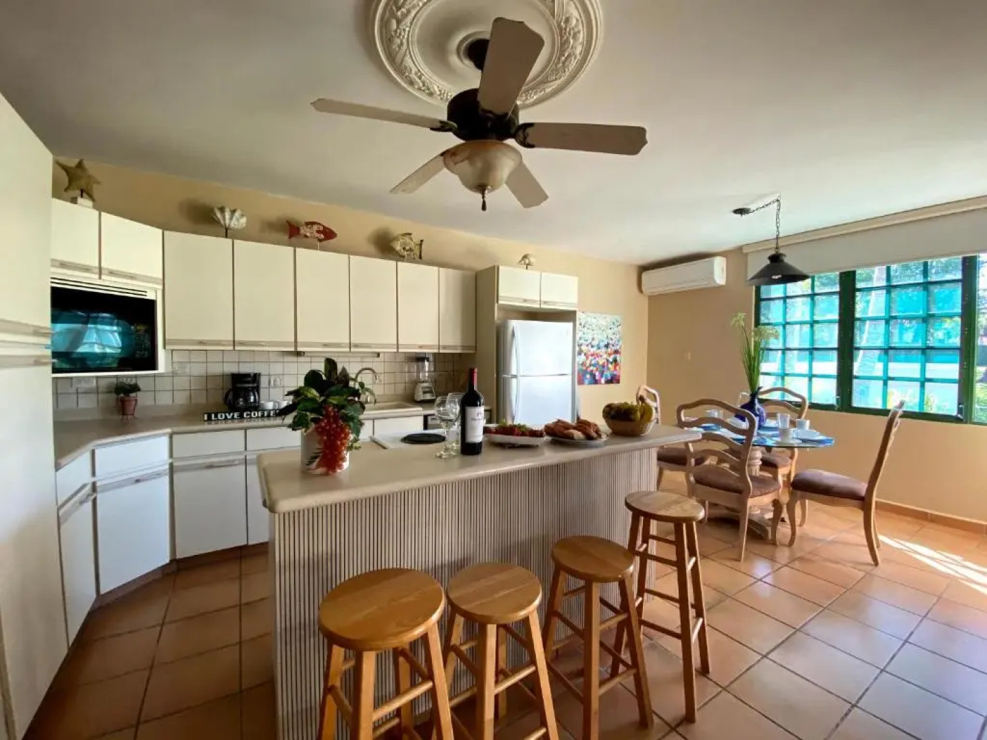 Villa Coral Reef- 4br with Community Pool Overlooking Ocean