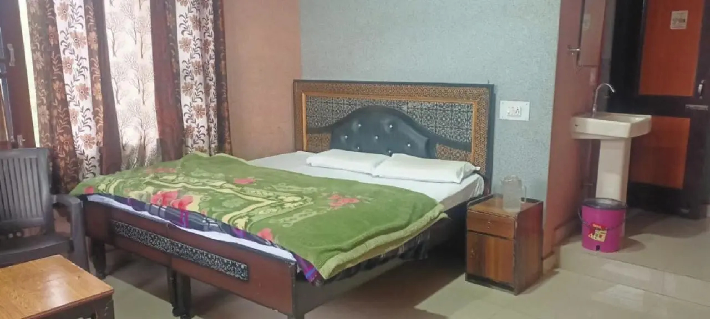 Yellowoaks Guest House by stayapart