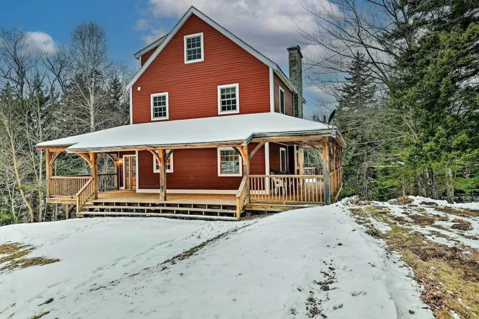West Dover Home w/ Deck ~ 2 Mi to Mount Snow!