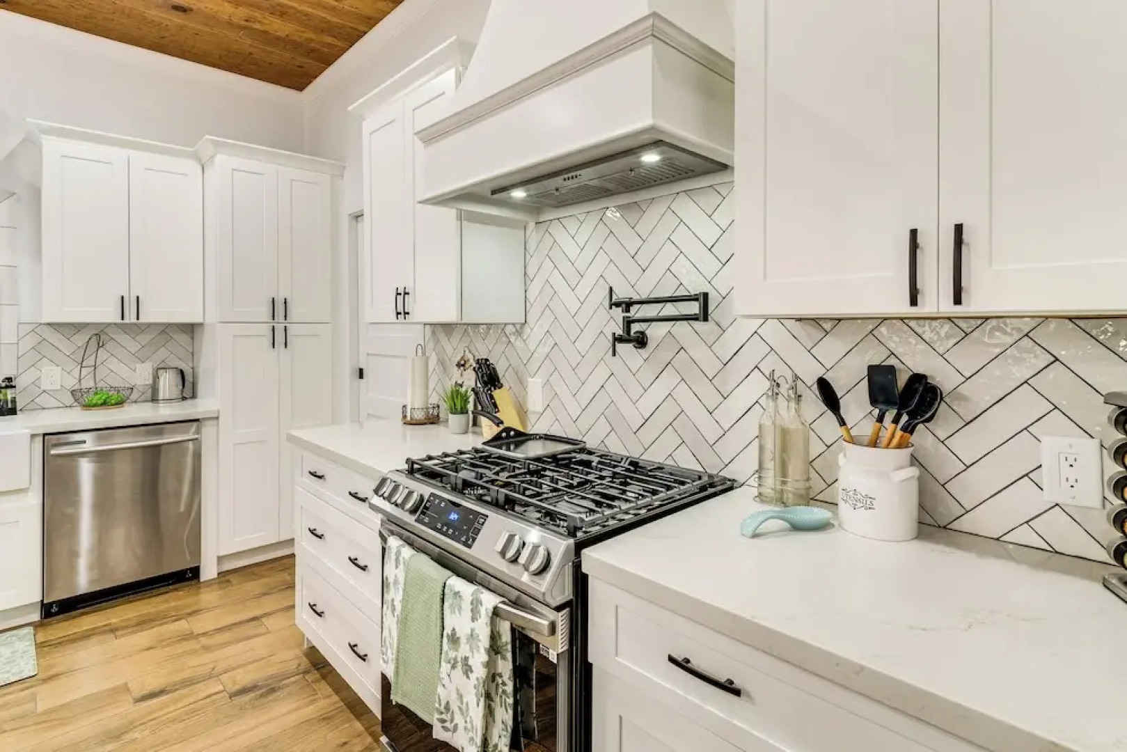 1 Mi to Dtwn Brenham! 'the Bell & Bloom Cottage'