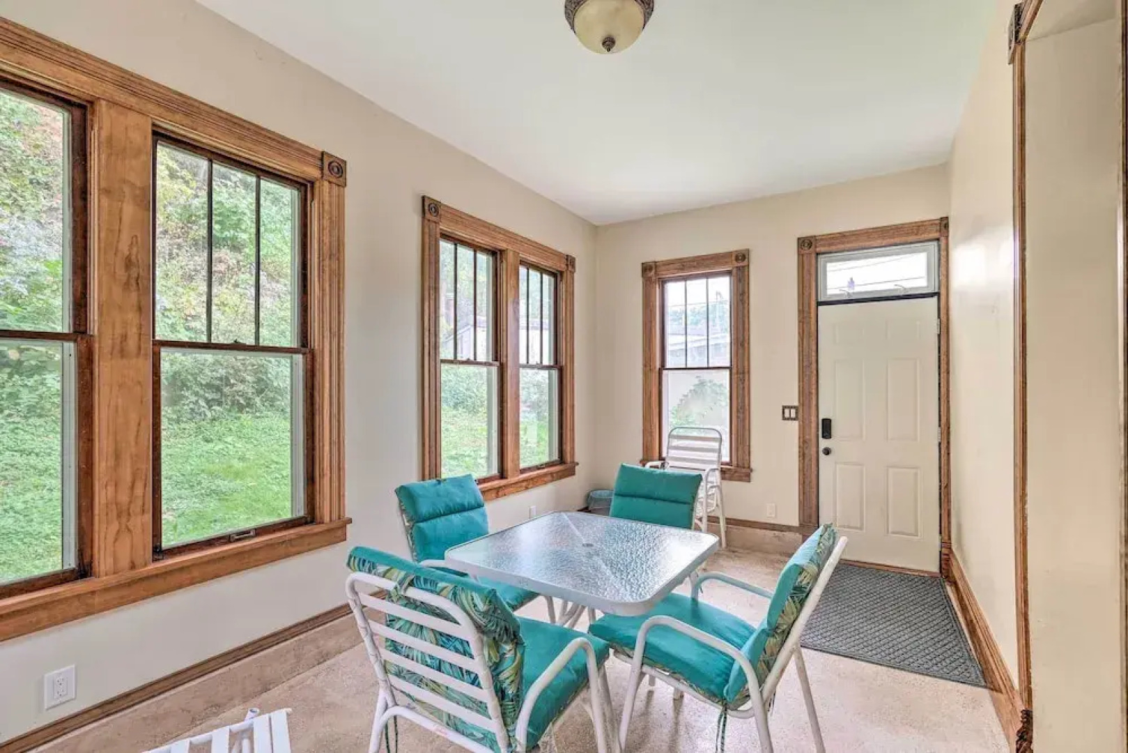 < 1 Mi to Downtown: Historic Dubuque Gem!