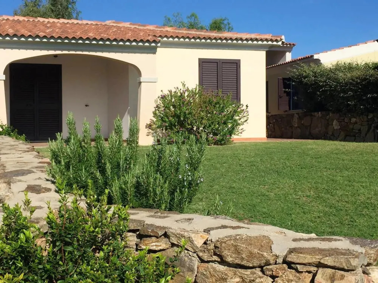 House With 2 Bedrooms in Tanaunella, With Wonderful sea View and Furnished Terrace - 200 m From the Beach