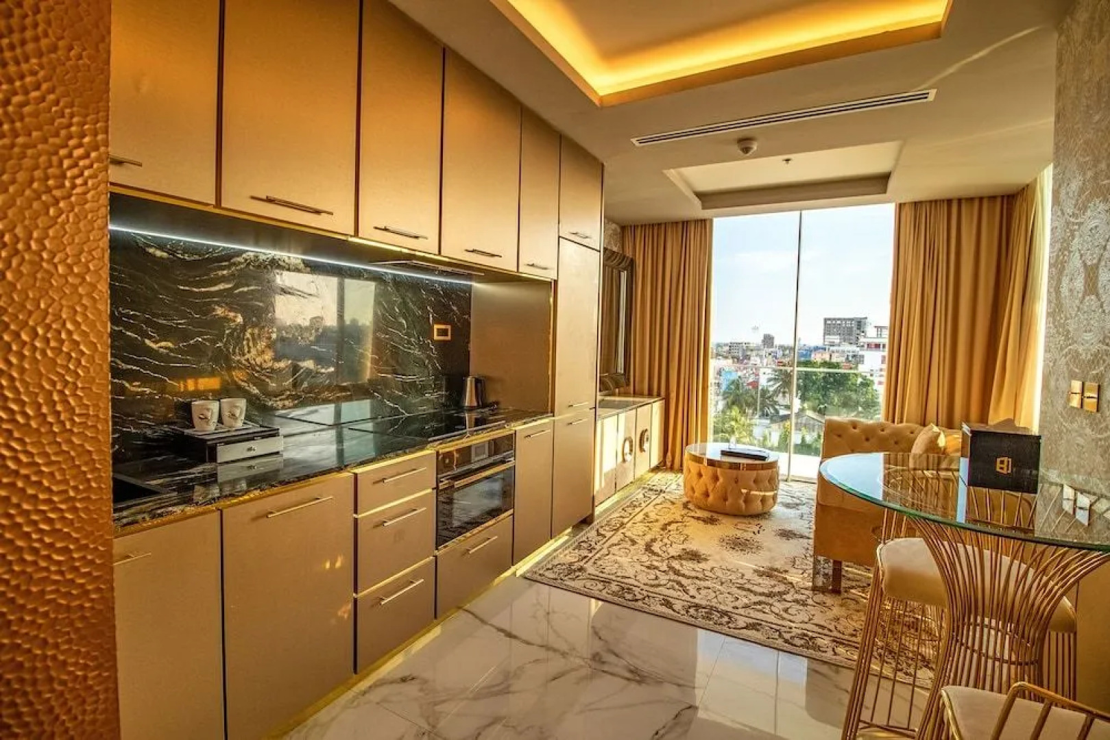 No 1 Oxford Street Hotel And Suites