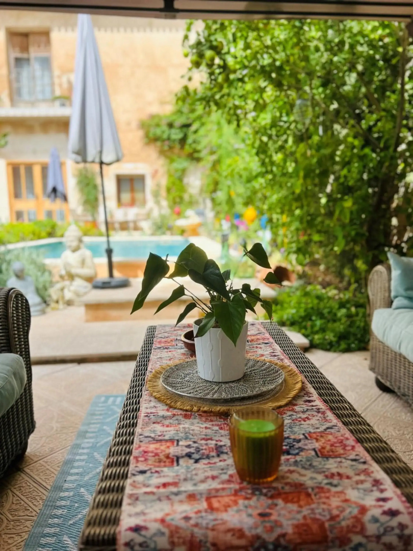 Self Catering Garden Apartment with a Private Garden and Shared Pool