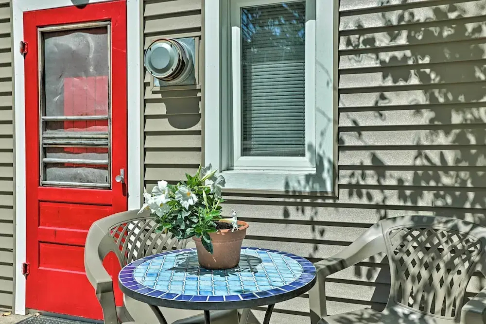 Charming Suttons Bay Cottage w/ Shared Waterfront!