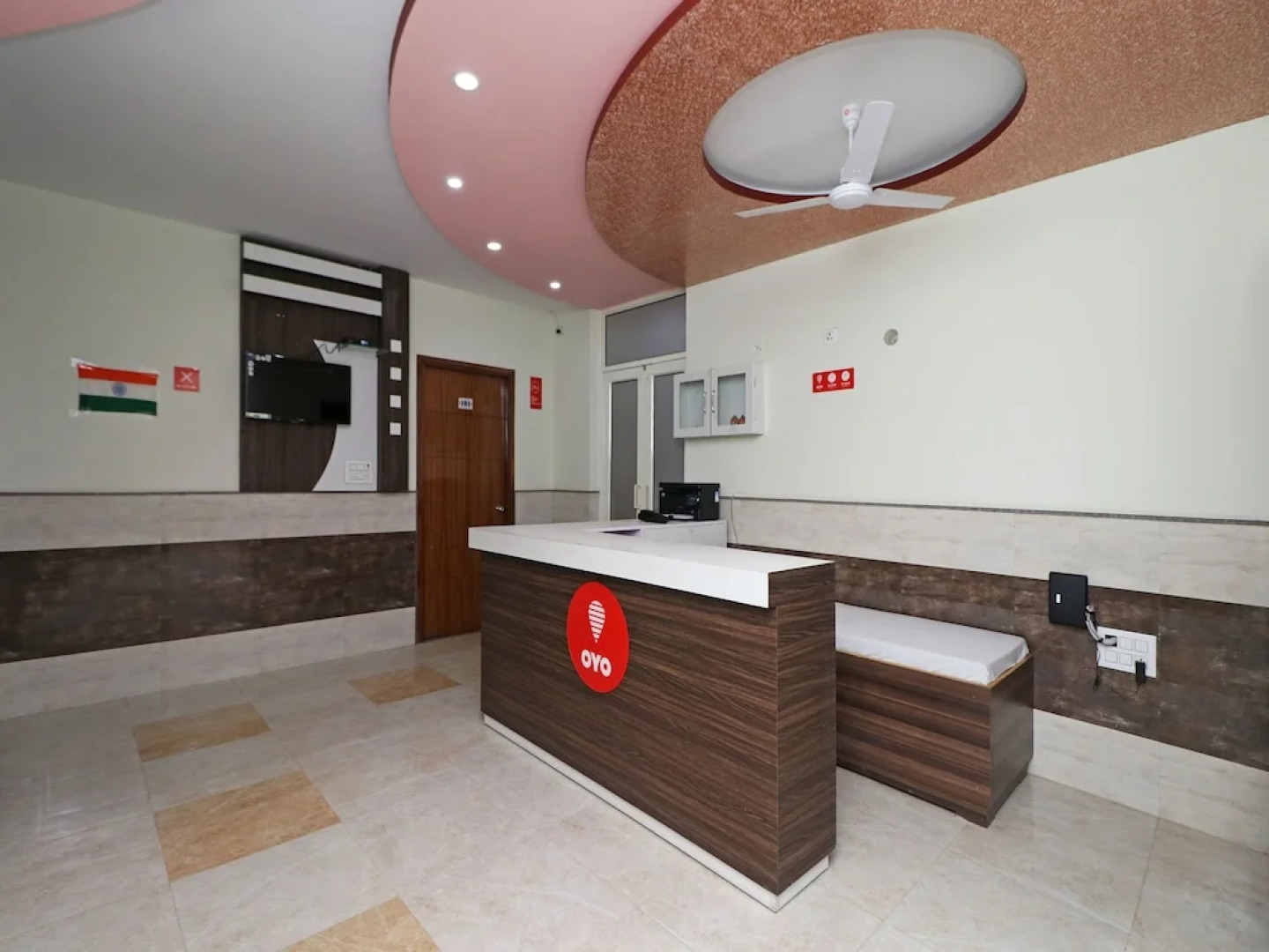 OYO 12065 Hotel Raj Palace