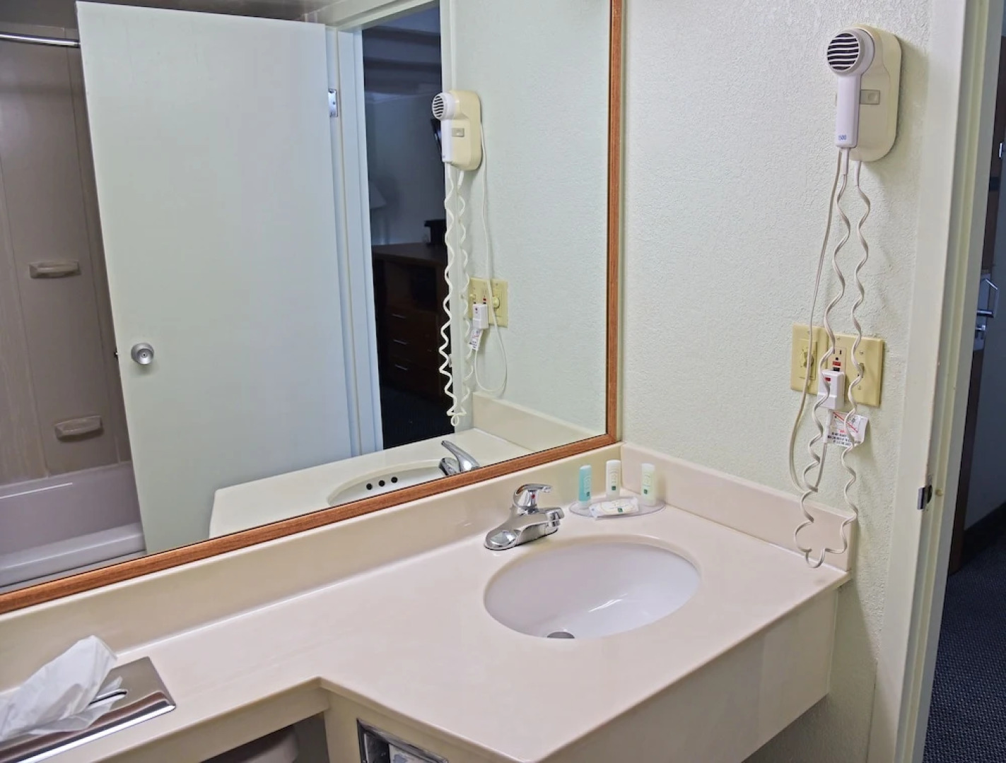 Quality Inn & Suites Metro