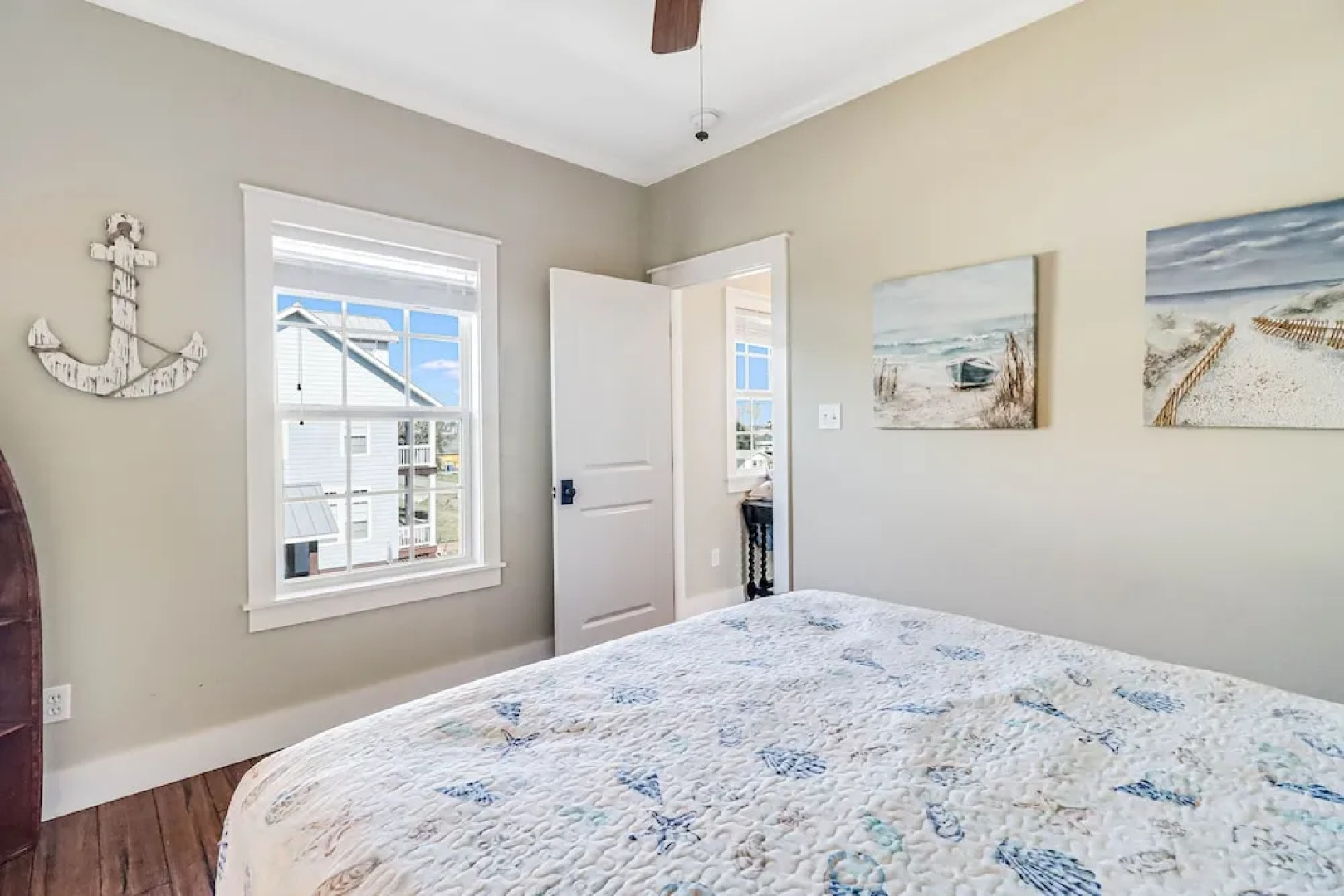 The James Pearl 4 Bedroom Home by RedAwning