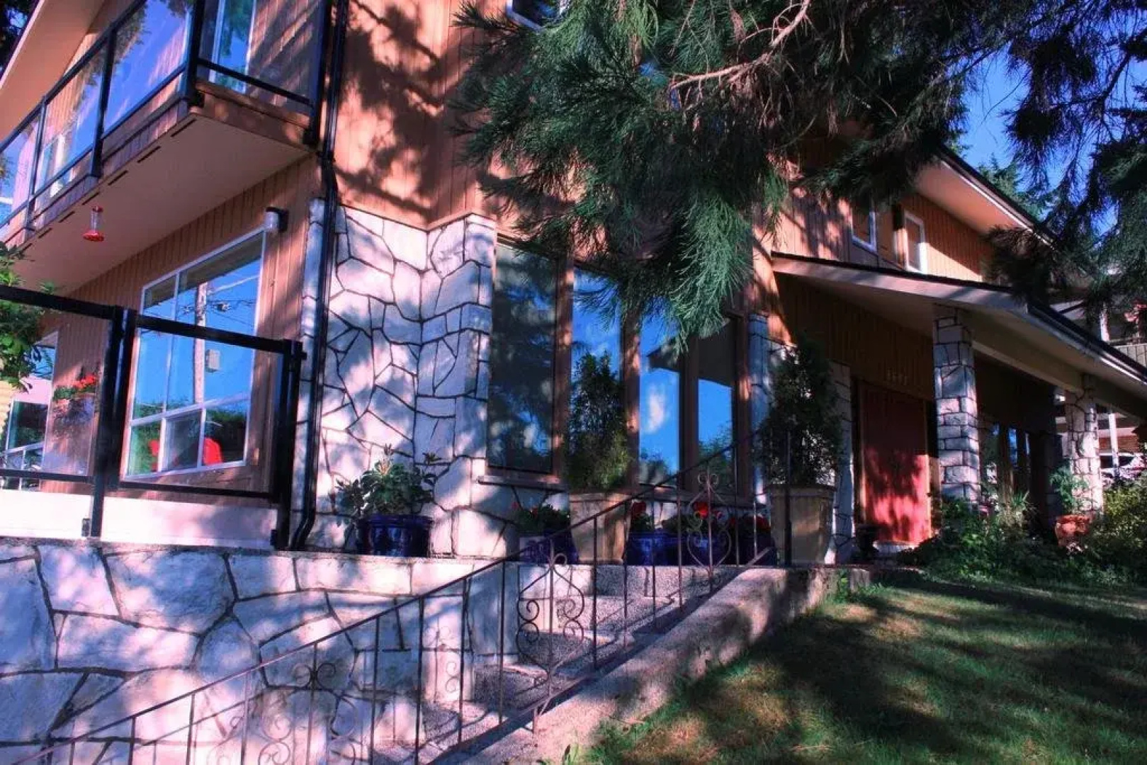 Sequoia House B&B