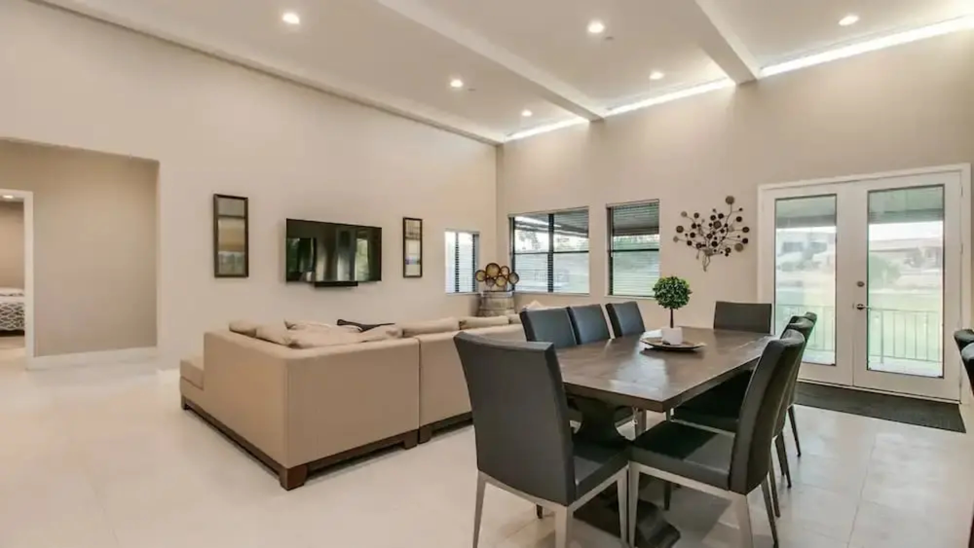 Luxe 4 Bdrm W/pool and Spa on Golf Course Lot!