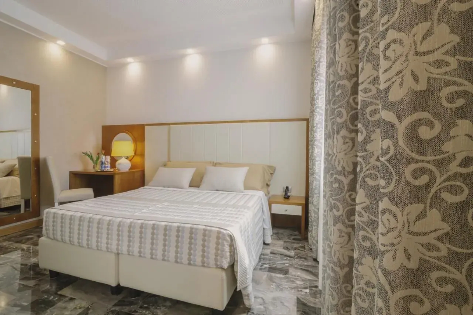 Piccolo Hotel