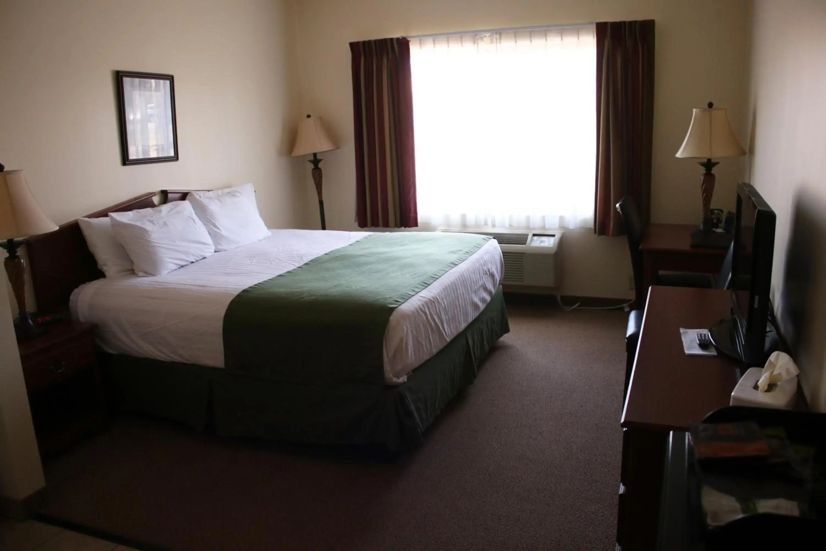 Edgewood Hotel & Suites