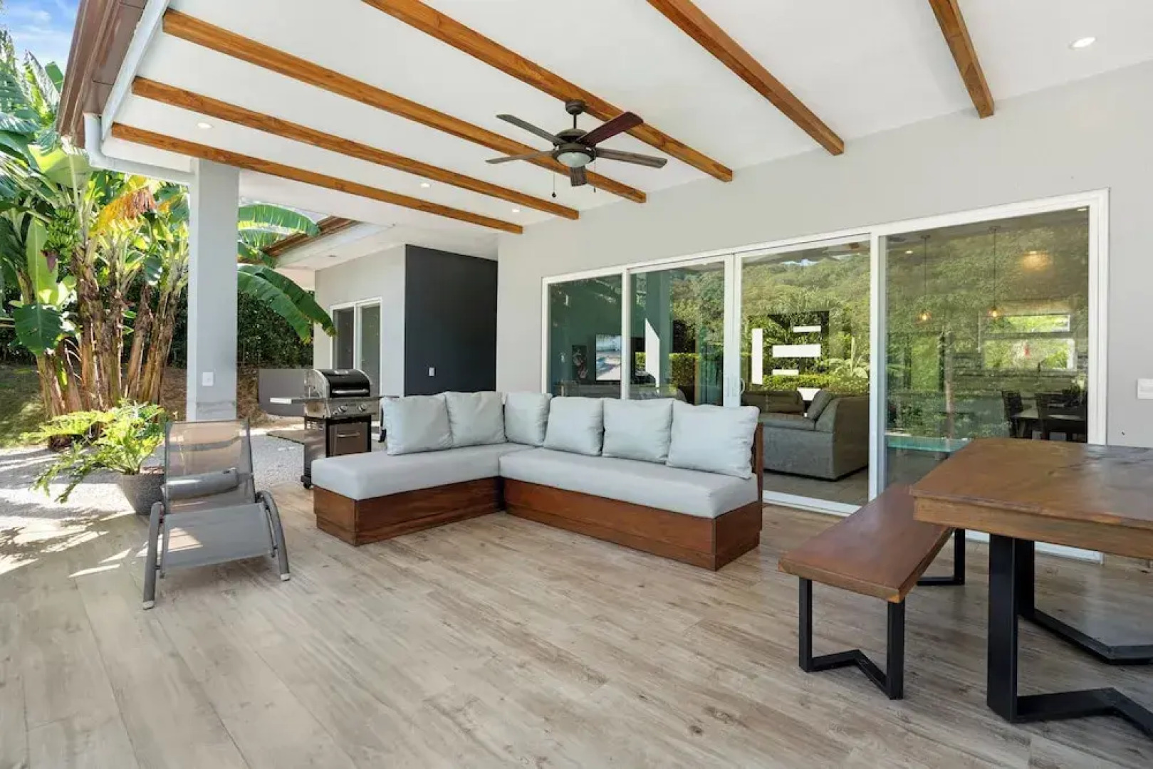 Luxurious Home with Bright, Modern Design and Private Infinity Pool in High-End Community