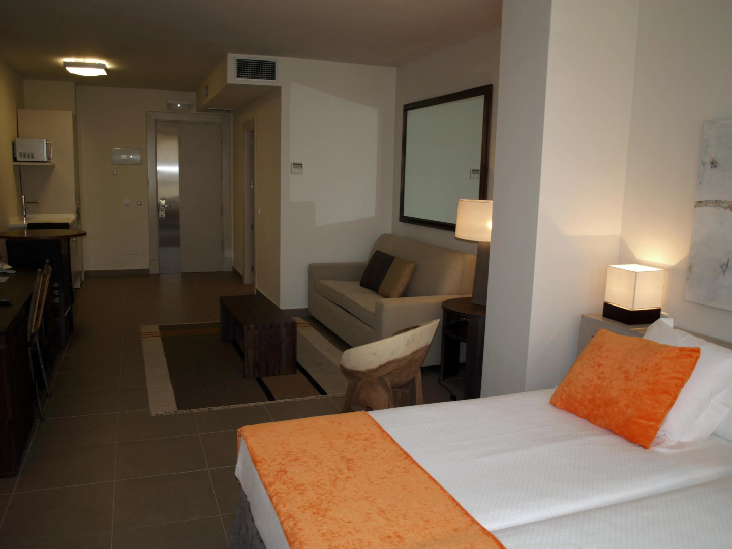 Eco Alcala Suites