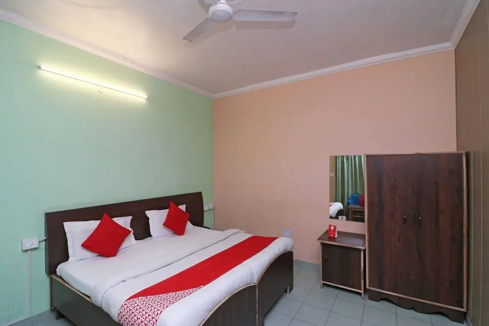 OYO 16270 Hotel Sweet Home
