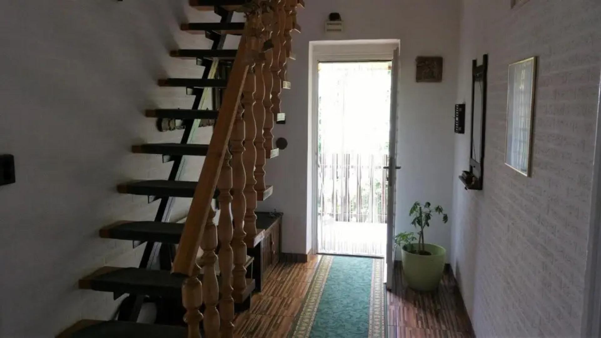 Crystal Apartement F